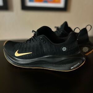 Lightly Worn Nike Reactx Infinity 4 Men’s Sneakers.